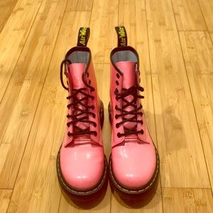 Pink like new AIR WAIR combat boots size 6 US